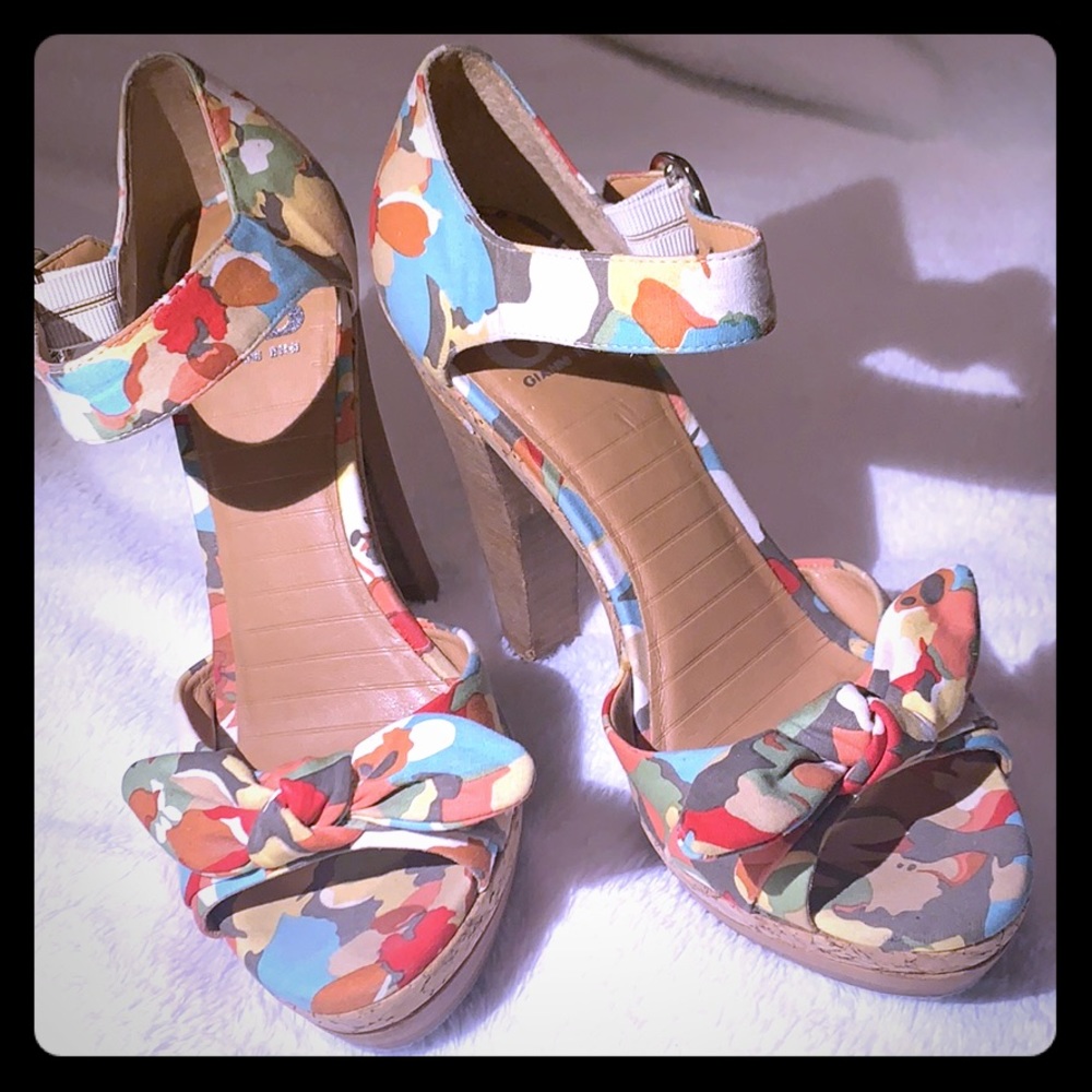 Gianna bini platform floral sandal size 6M